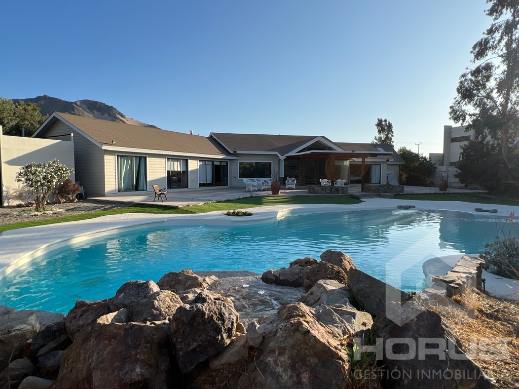 Hermosa casa en sector Chamonate